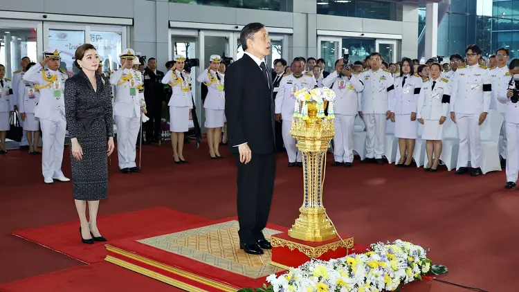 ในหลวง-พระราชินี เสด็จฯ ไปทรงเปิด ‘สถานีกลางกรุงเทพอภิวัฒน์’