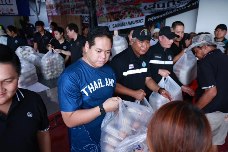 'สรรเพชญ' มอบข้าวครัวภูมิใจไทย-การท่าเรือฯ2,000 กล่อง ช่วยผู้ประสบอุทกภัย