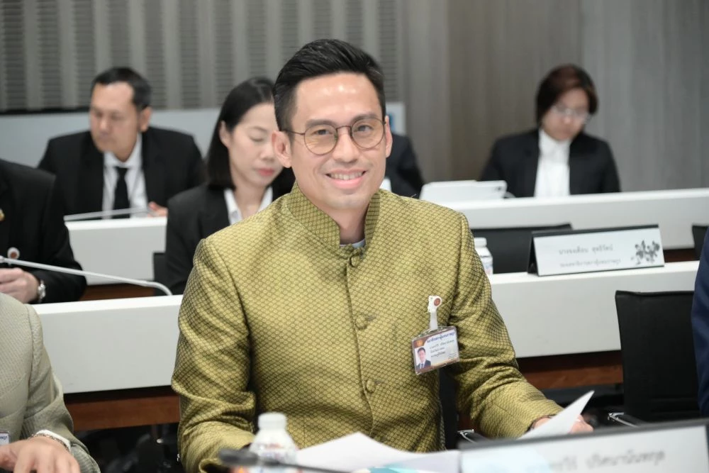 ฝ่ายค้านวอล์กเอาต์วิป 3 ฝ่ายรอบ 2 รัฐบาลให้ 4 วัน ฝ่ายค้านขอ 5 วัน ซักฟอกยังไม่ลงตัว