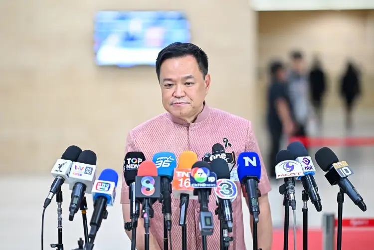 นายกฯ เข้าสภาฯ ปัดด้อยค่า'ฝ่ายนิติบัญญัติ' ยังไม่คุยกล้าธรรม ขอเวลาซักฟอก