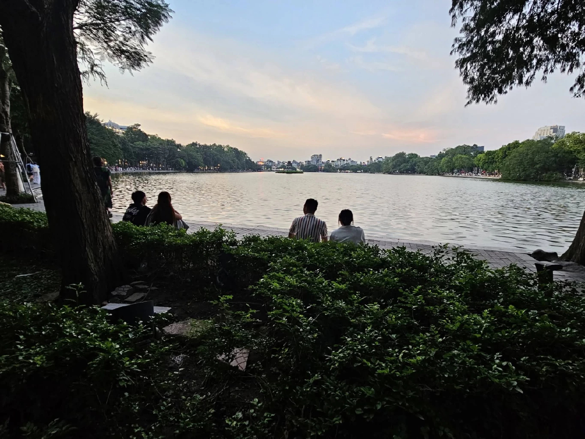 ‘ทะเลสาบฮหว่านเกี๊ยม’ จากตำนาน สู่แลนด์มาร์กใจกลางกรุงฮานอย | World Wide View