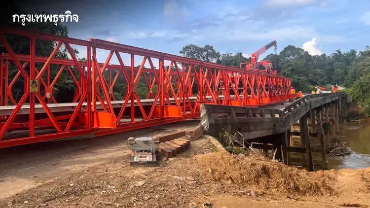 เร่งติดตั้งสะพานเบลีย์ ข้ามแม่น้ำสายบุรี นราธิวาส หลังตอม่อทรุด คืบหน้า 90%