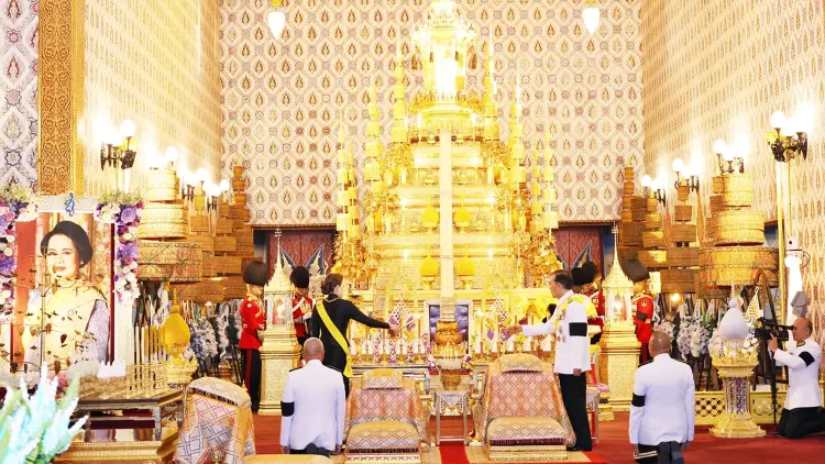 ในหลวง-พระราชินี ทรงบำเพ็ญพระราชกุศลครบ 1 ปี วันสวรรคต สมเด็จพระพันปีหลวง