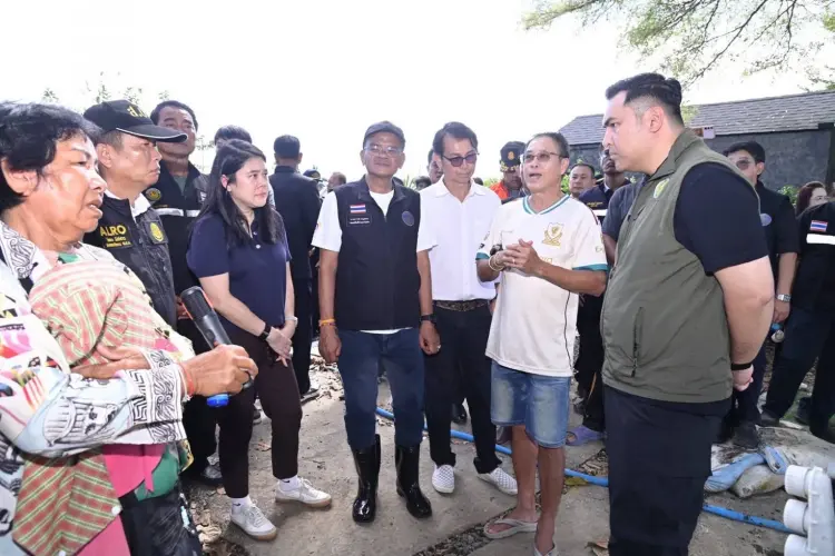 ‘วัชระพล’ รับปาก อ.บ้านสร้าง ชง ครม.เยียวยาชาวประมงหลังประสบภัยน้ำท่วม