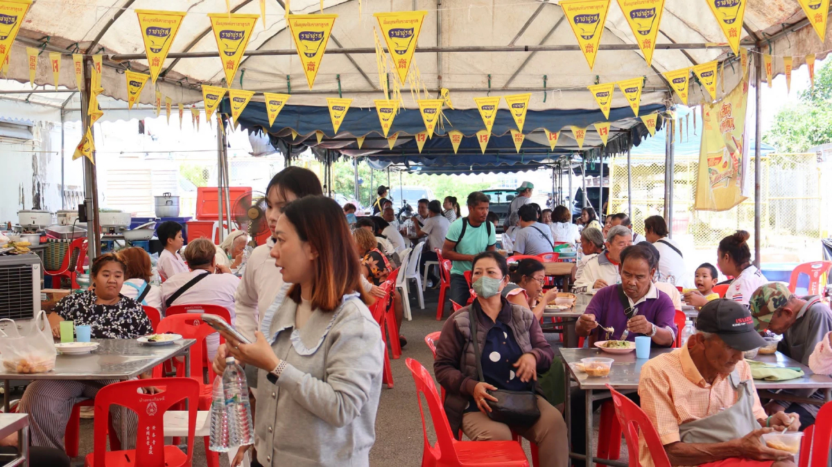 เทศกาลกินเจ ร่วมถือศีลกินผัก แม้ราคาผักสดยังอยู่ในระดับสูง