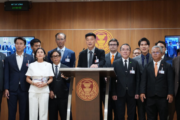 ฝ่ายค้านลุยซักฟอก 18 รมต.อนุทิน ข้อหา 'ระบอบน้ำเงินกินรวบประเทศ'